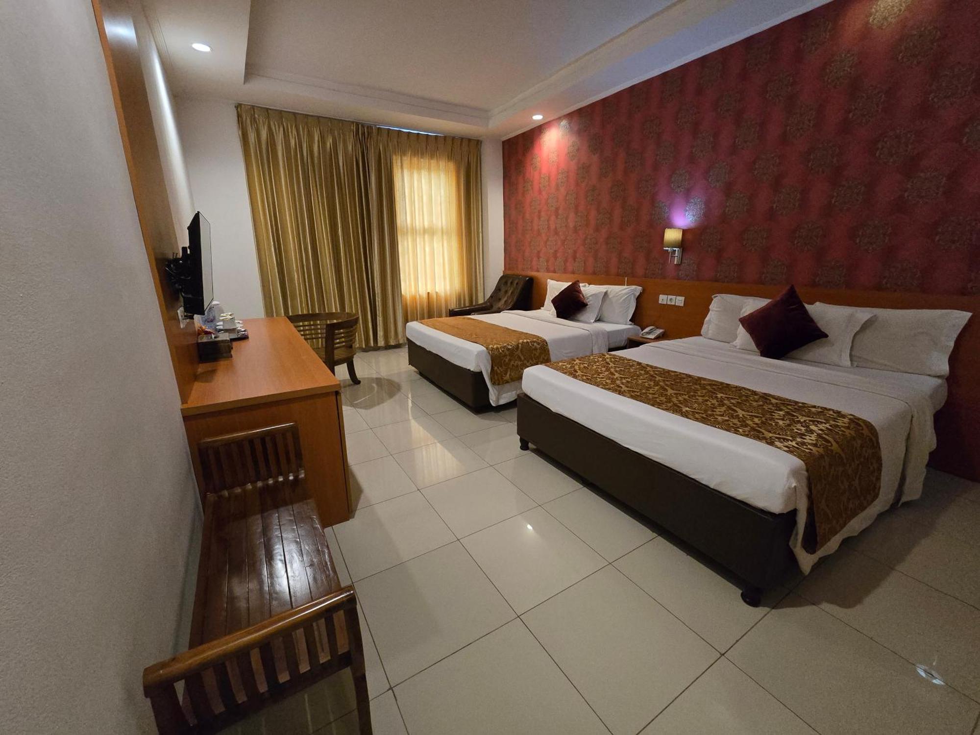 Marilyn Hotel Serpong Exterior photo